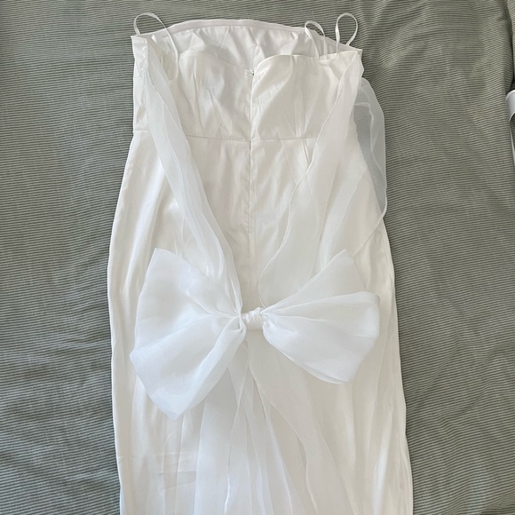 Selfie Leslie white satin midi dress - Picture 2 of 4